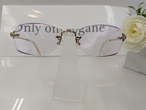 PXL_20251013_080947814.jpgッ―ポイントｵﾝﾘｰﾜﾝﾒｶﾞﾈ正面